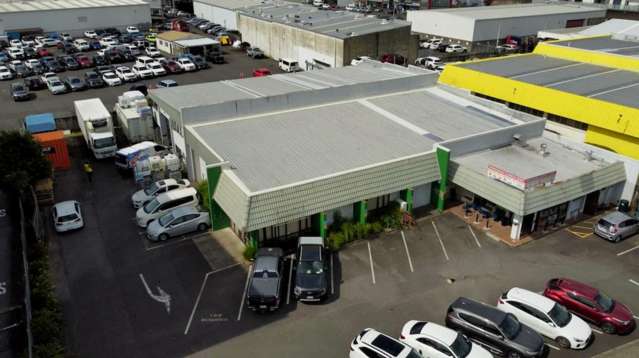 Multiple Uses – Warehouse, Office or Showroom