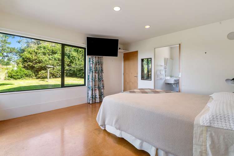 8 Mokoia Drive Tihiotonga_13