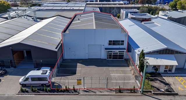 Modern standalone industrial - 10 car parks