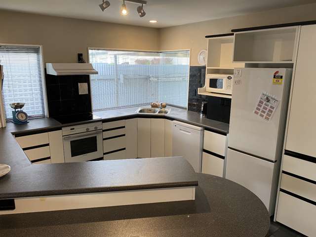 5 Miller Place Lyall Bay_2