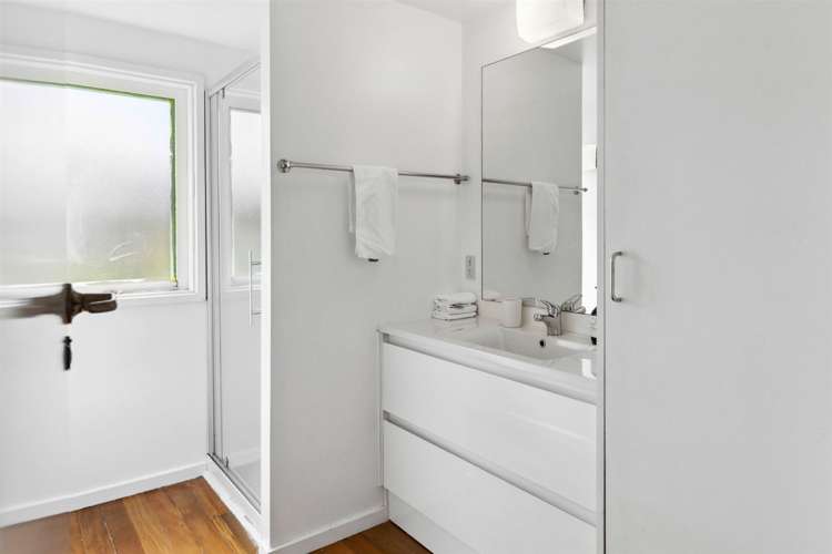 223 Beach Road Akaroa_15