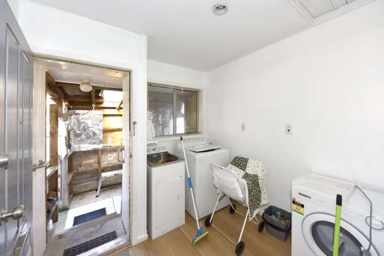 6 Adrian Place Shirley_18