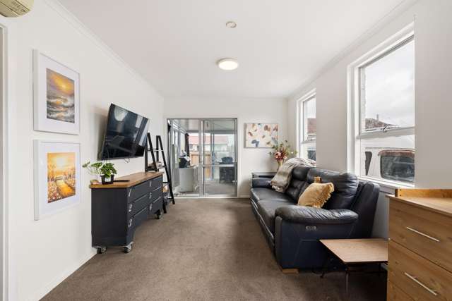 2/374B Pages Road Aranui_3