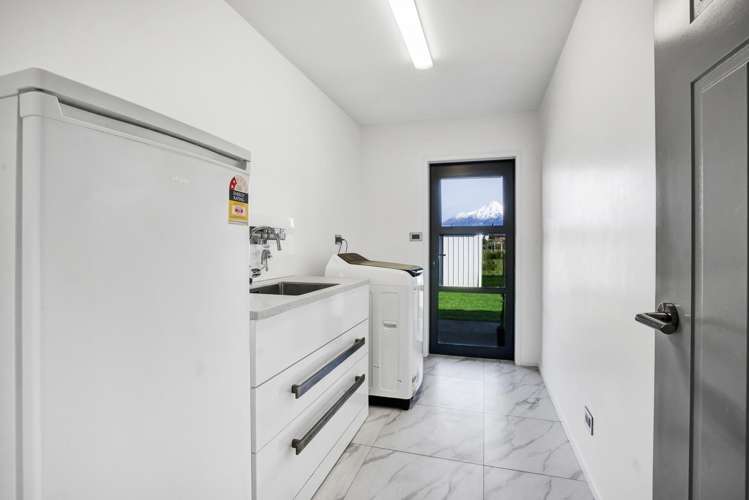 60 Monmouth Road Pembroke_39