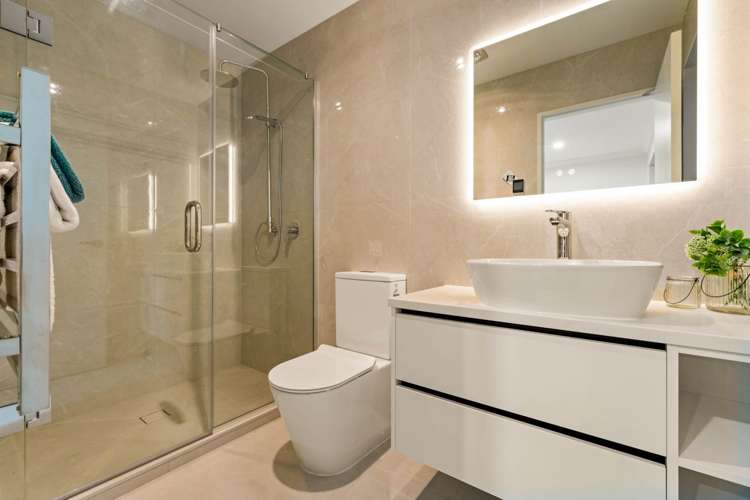 35 Michael Bosher Way Flat Bush_15