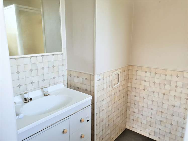 2/4 Kaumatua Place Te Atatu Peninsula_8