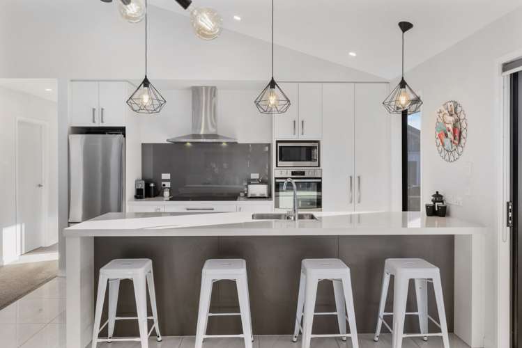 53 Kahuparere Crescent Pyes Pa_8