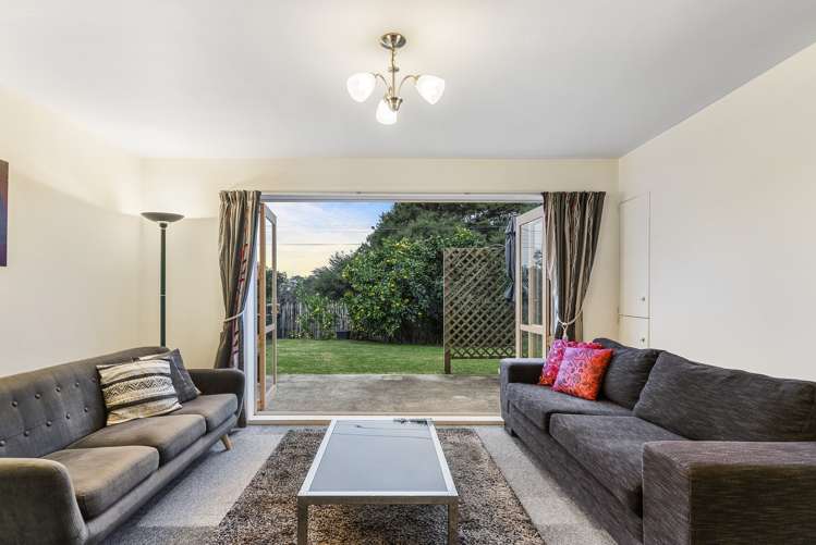 32 Rivervale Grove Stanmore Bay_16