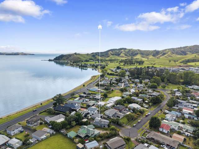 Sea Views, Shed & Space!