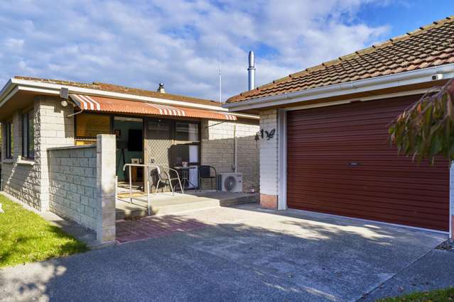 House + Garage + Freehold = great value!