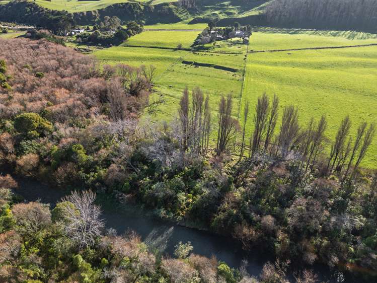 2989 Lake Ferry Road Pirinoa_6