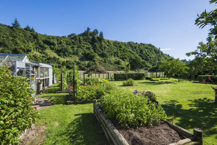 1 Forster Street Tolaga Bay_16