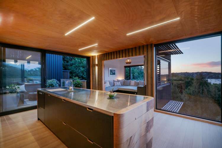 27 Queens Drive Oneroa_19