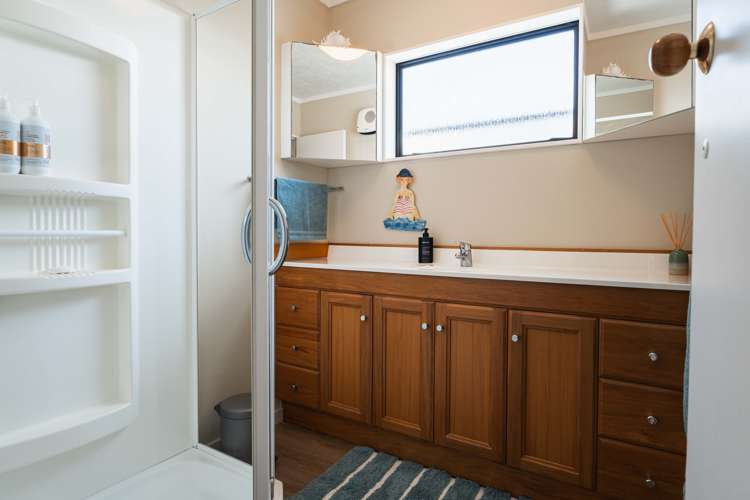 52 Bishop Road Parapara_9