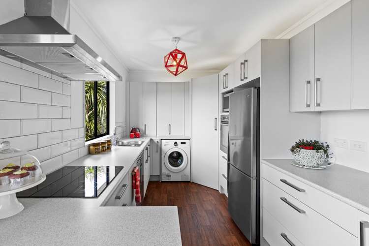 8 Thalia Place Totara Vale_1