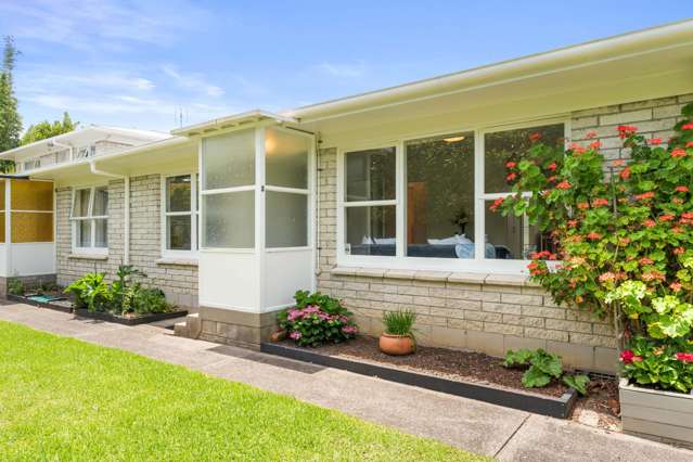 Invest in the best unit on Queens Parade