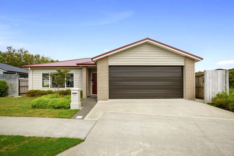 15 Grovedale Square Wainuiomata_1