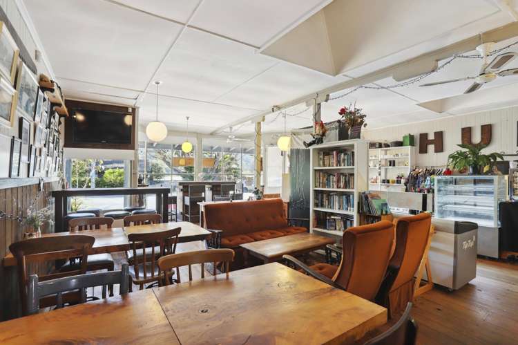 1194 Huia Road Huia_7