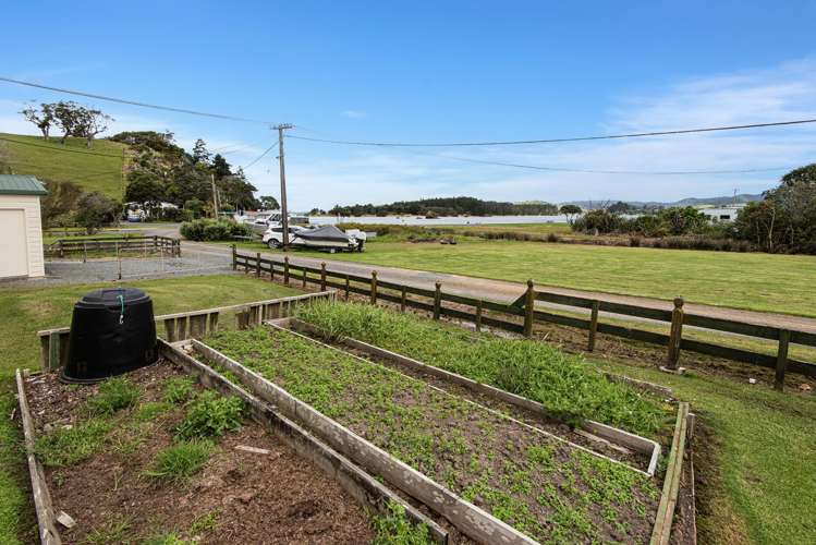 8 Hugh Barron Way Whananaki_26