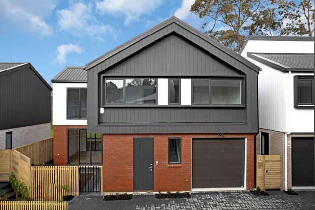 Freestanding Home with Parkside Views!