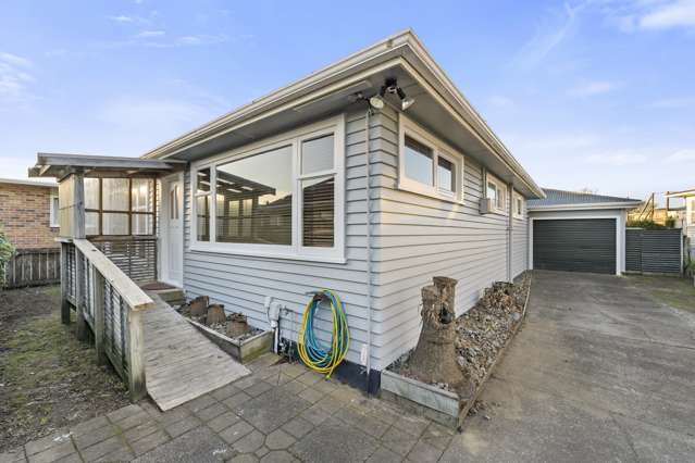 27 Eatwell Avenue Paraparaumu Beach_1