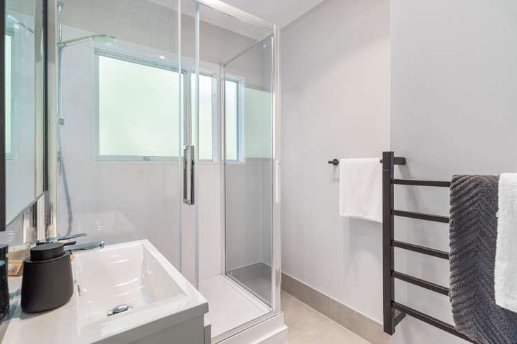 1/17 Emirau Place Glenfield_6