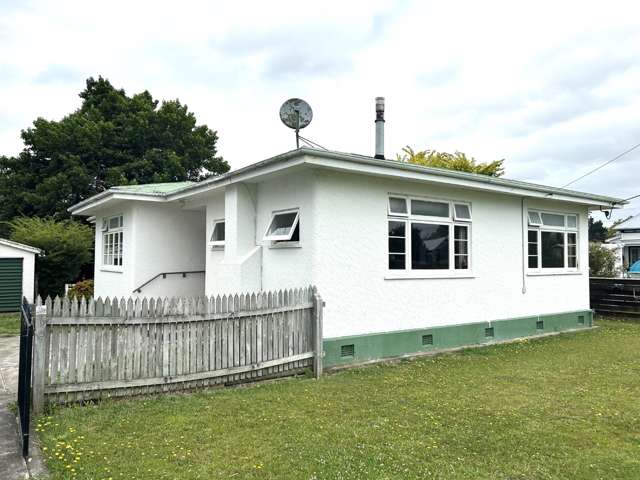PAHIATUA 2 BEDROOMS + OFFICE