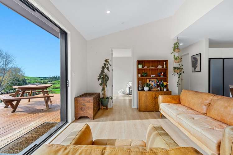 2 Craig Road Pollok_11