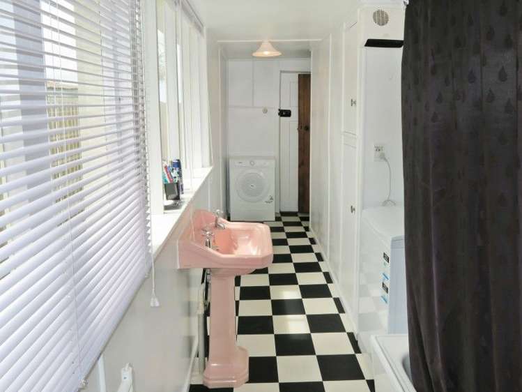 37 Park Lane Owaka_10