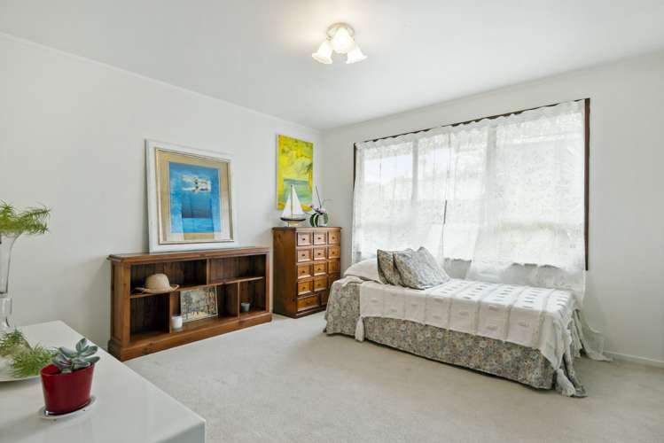 10 Lyons Avenue Murrays Bay_19