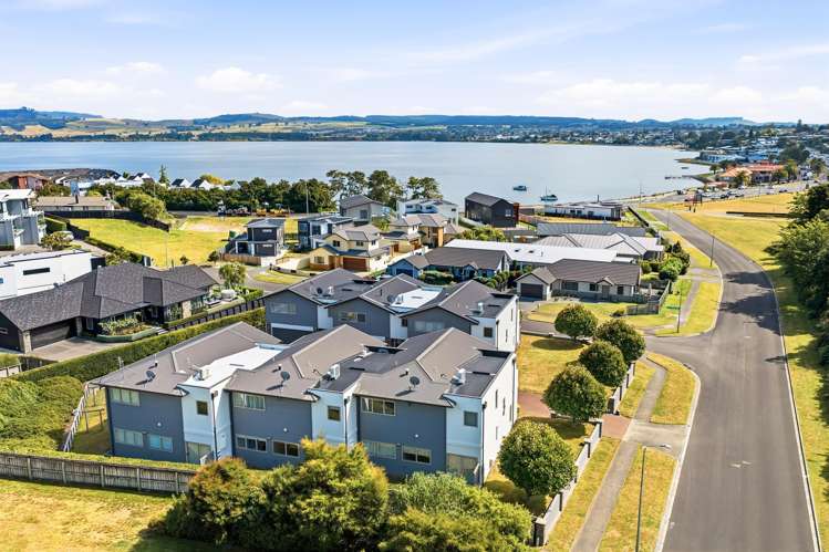 2/17 Tremaine Avenue Two Mile Bay_22