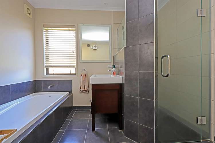 1 Aiden Lane Raureka_10