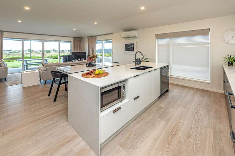 37 Magnolia Crescent Tawhero_5