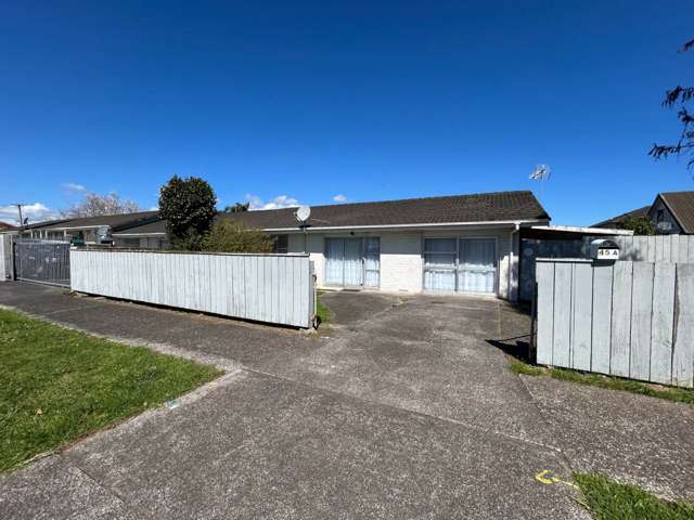 Charming & Spacious 2 Bedroom Home with an add...