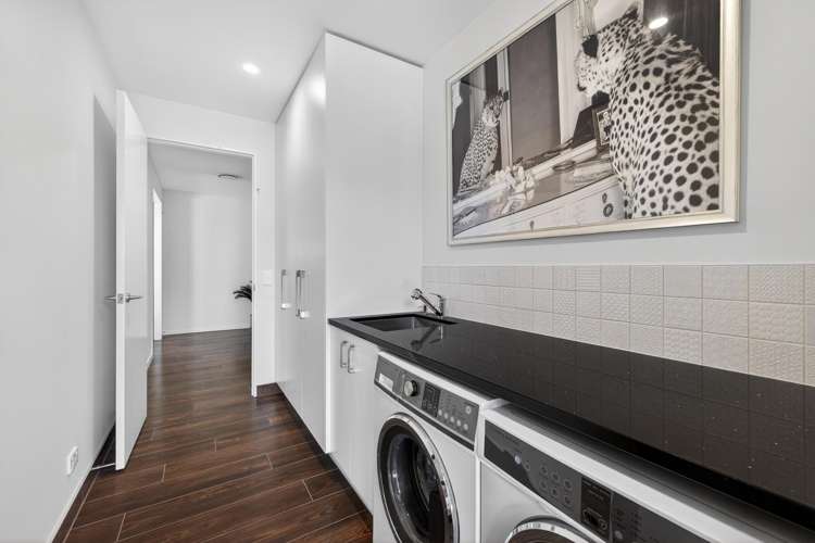 56 Carnaveron Drive Lincoln_28