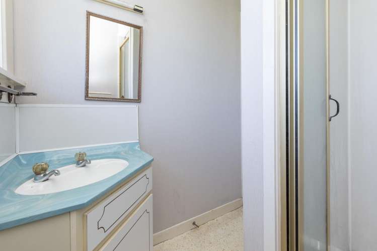 63 Coopers Road Dallington_16