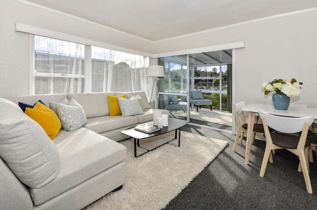 2/12 Downing Street Glenfield_2