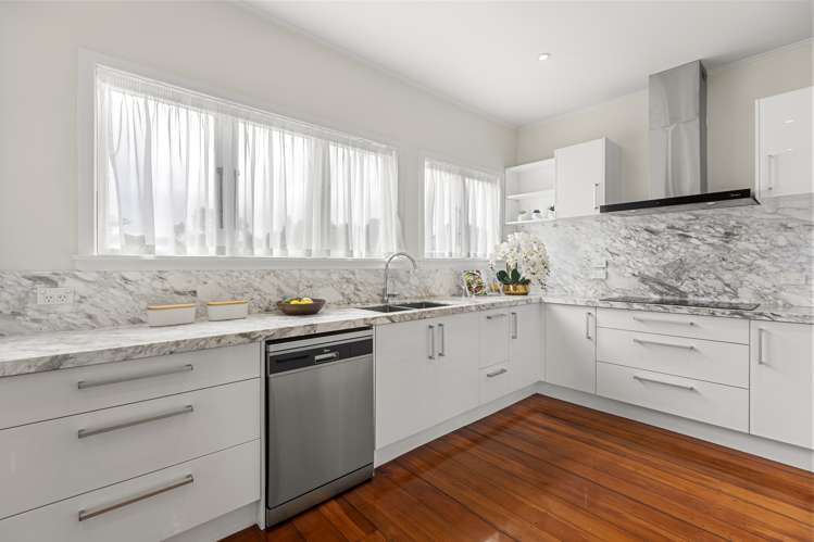1042 Great North Road Point Chevalier_9