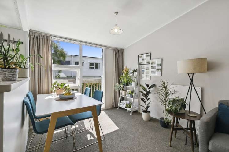 3/23 Collins Avenue Tawa_1