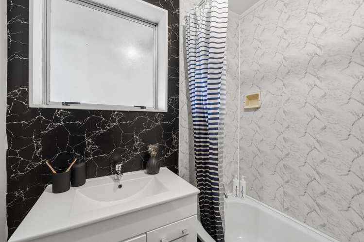 32 Ottrey Street Clifton_18