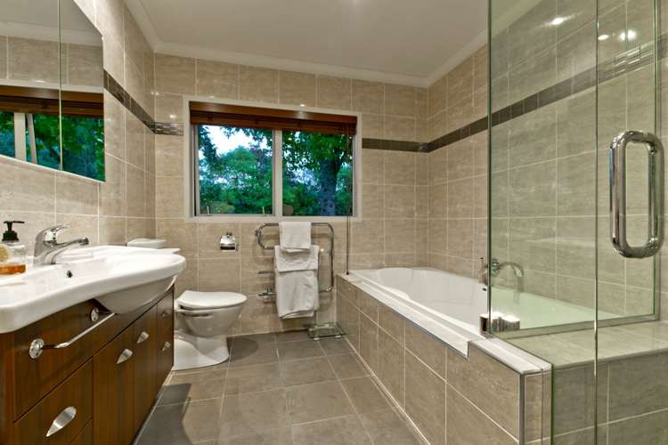 2 Manon Crescent Greenhithe_13