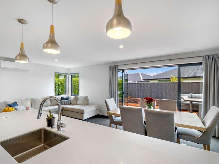 92 Sunline Avenue Lincoln_7