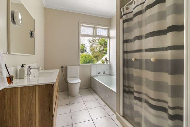 2157 East Coast Road Stillwater_19