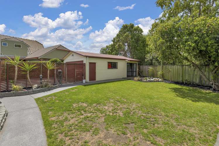 43B Yellowstone Crescent Burwood_22