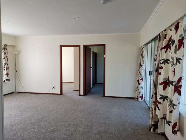 Spacious 2 Bedroom Home with Conservatory – Peacef