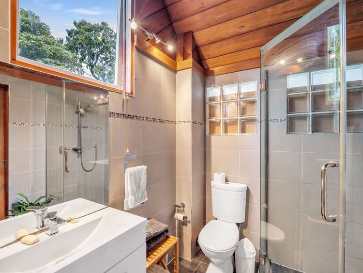 1/51 Quinns Road Waiatarua_22