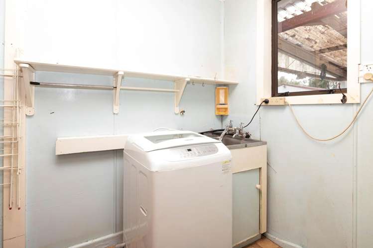 80 Main Road Harihari_18