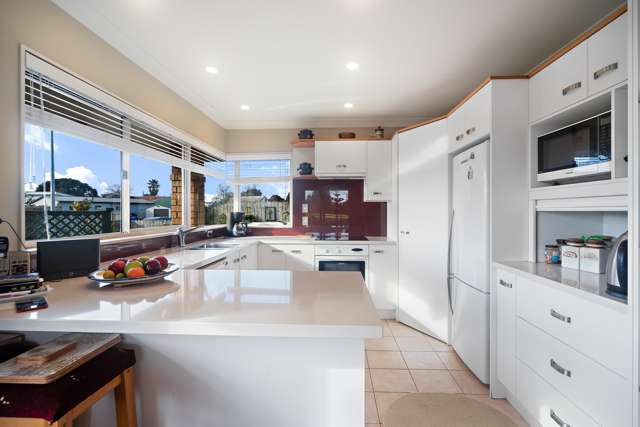 11 Charles Miller Court Clarks Beach_2