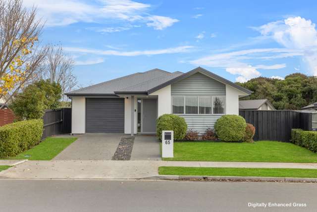 Sovereign Lakes Standout - A Rare Opportunity!