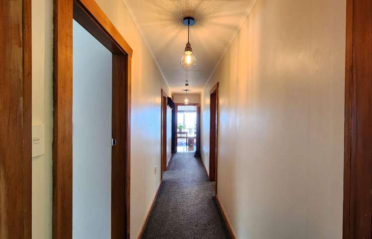 2041 Egmont Road Kaimiro_14
